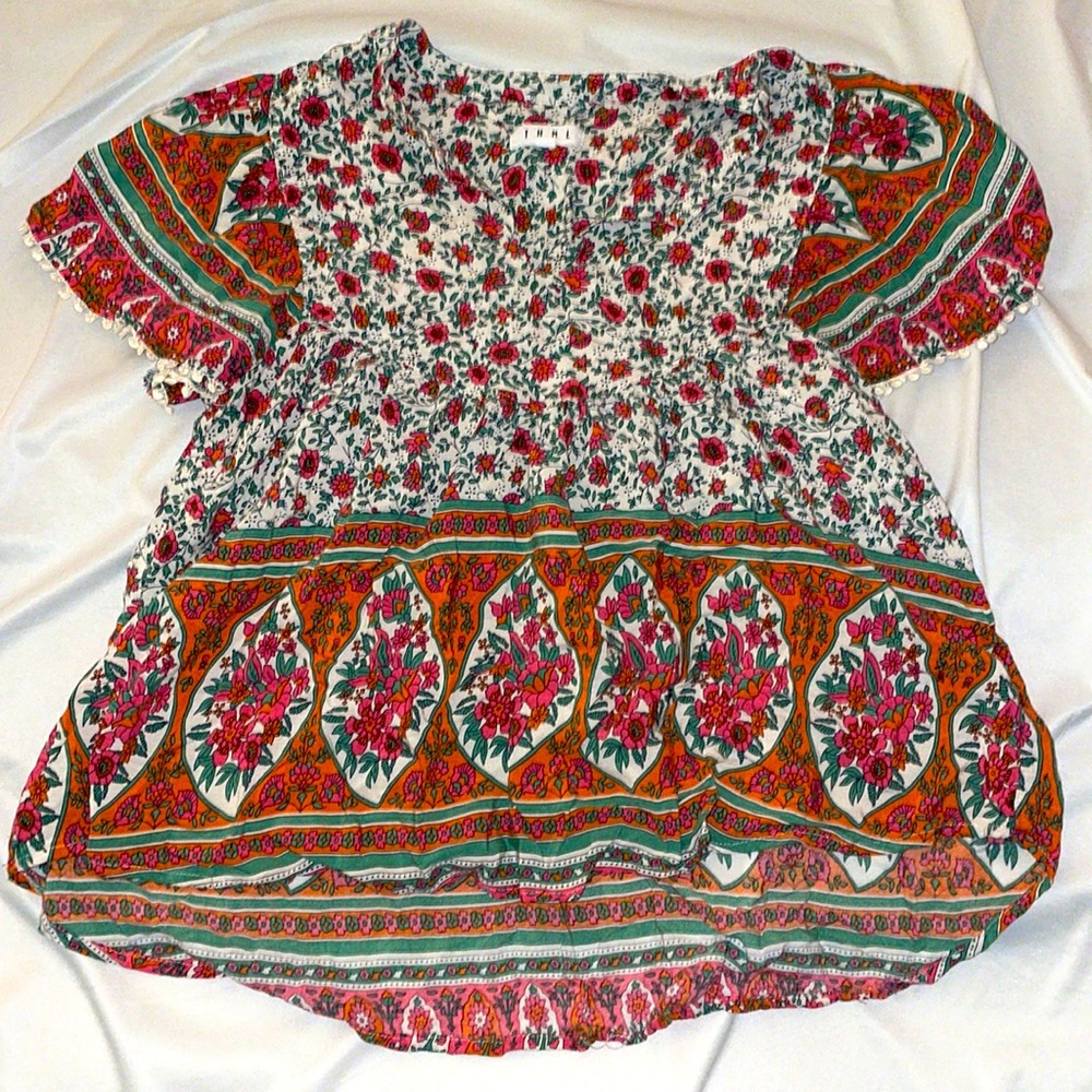 delicate floral top ✨